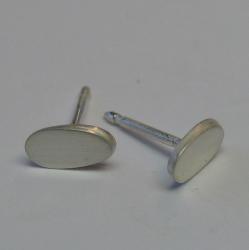 O1702. Zilveren oorstekers. 