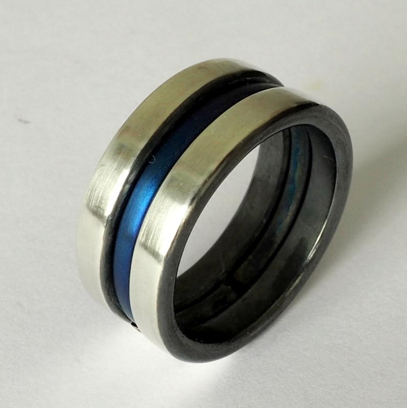 Zilveren ring met Titanium. 