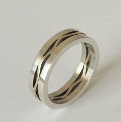 R1243. Zilveren ring met goud.  