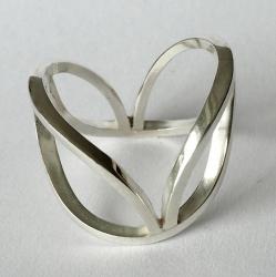 R1481. Opengewerkte zilveren ring.  